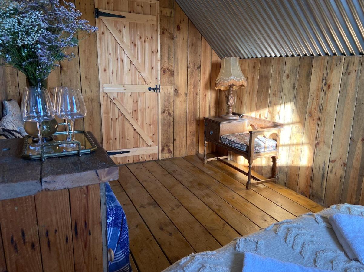 Fen Meadows Glamping - Luxury Cabins And Bell Tents Cambridge  Kültér fotó