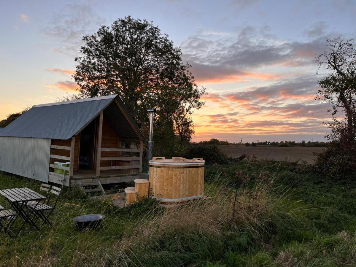 Fen Meadows Glamping - Luxury Cabins And Bell Tents Cambridge  Kültér fotó