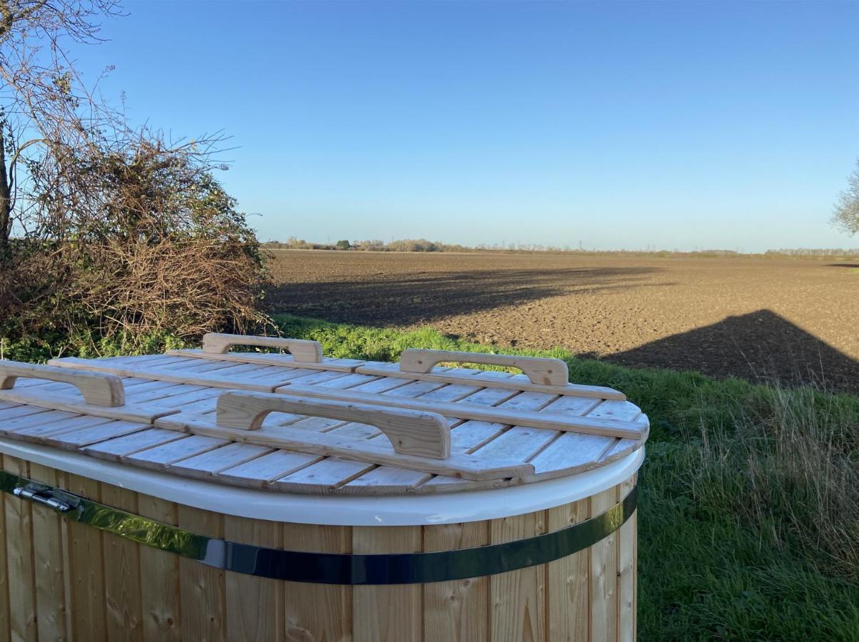 Fen Meadows Glamping - Luxury Cabins And Bell Tents Cambridge  Kültér fotó