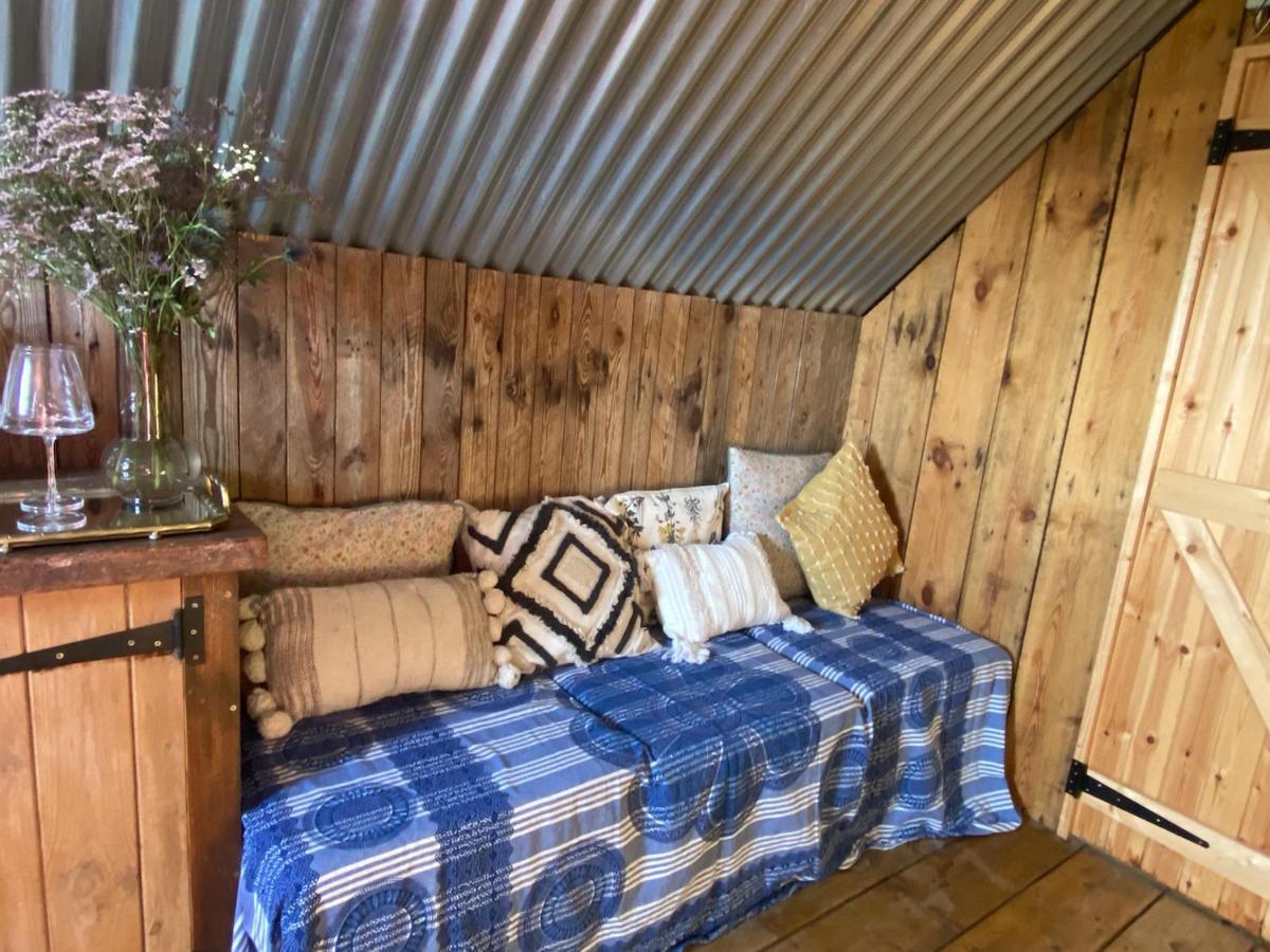 Fen Meadows Glamping - Luxury Cabins And Bell Tents Cambridge  Kültér fotó