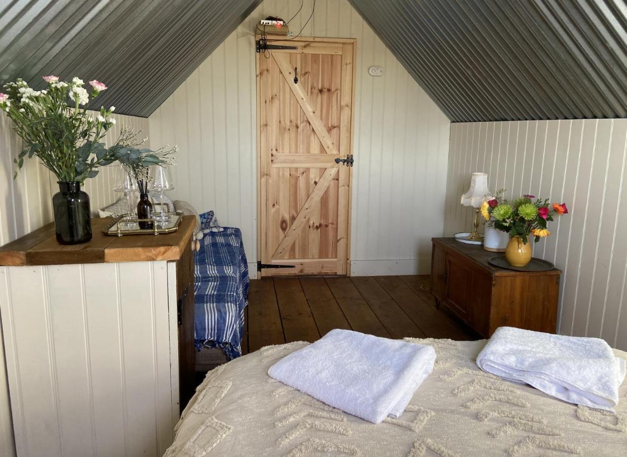 Fen Meadows Glamping - Luxury Cabins And Bell Tents Cambridge  Kültér fotó