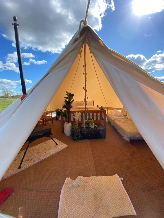 Fen Meadows Glamping - Luxury Cabins And Bell Tents Cambridge  Kültér fotó