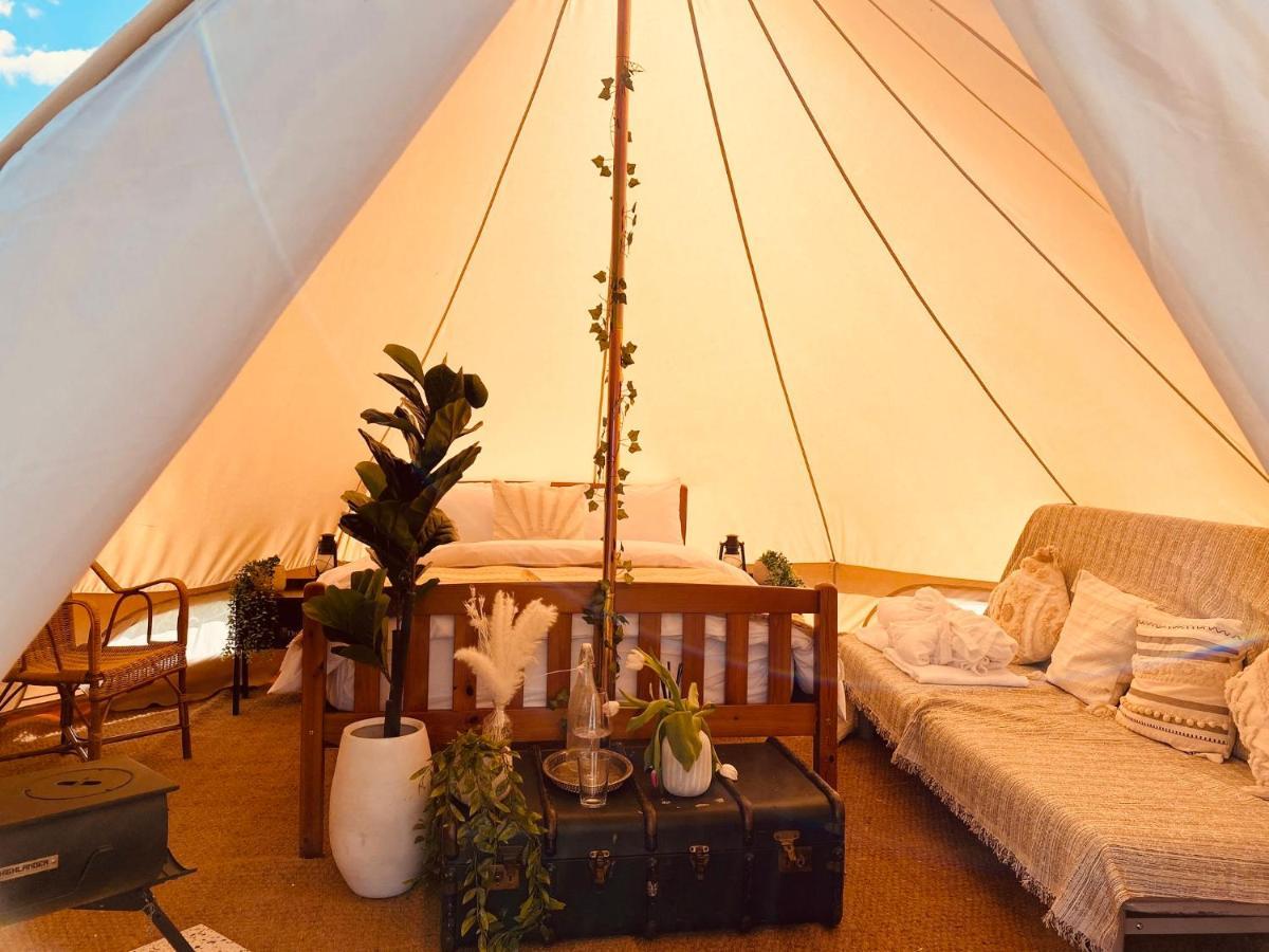 Fen Meadows Glamping - Luxury Cabins And Bell Tents Cambridge  Kültér fotó