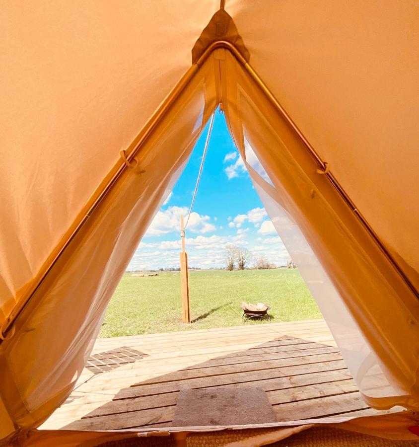Fen Meadows Glamping - Luxury Cabins And Bell Tents Cambridge  Kültér fotó
