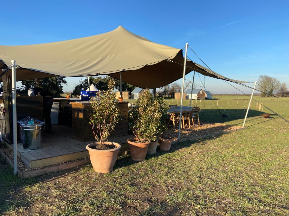 Fen Meadows Glamping - Luxury Cabins And Bell Tents Cambridge  Kültér fotó