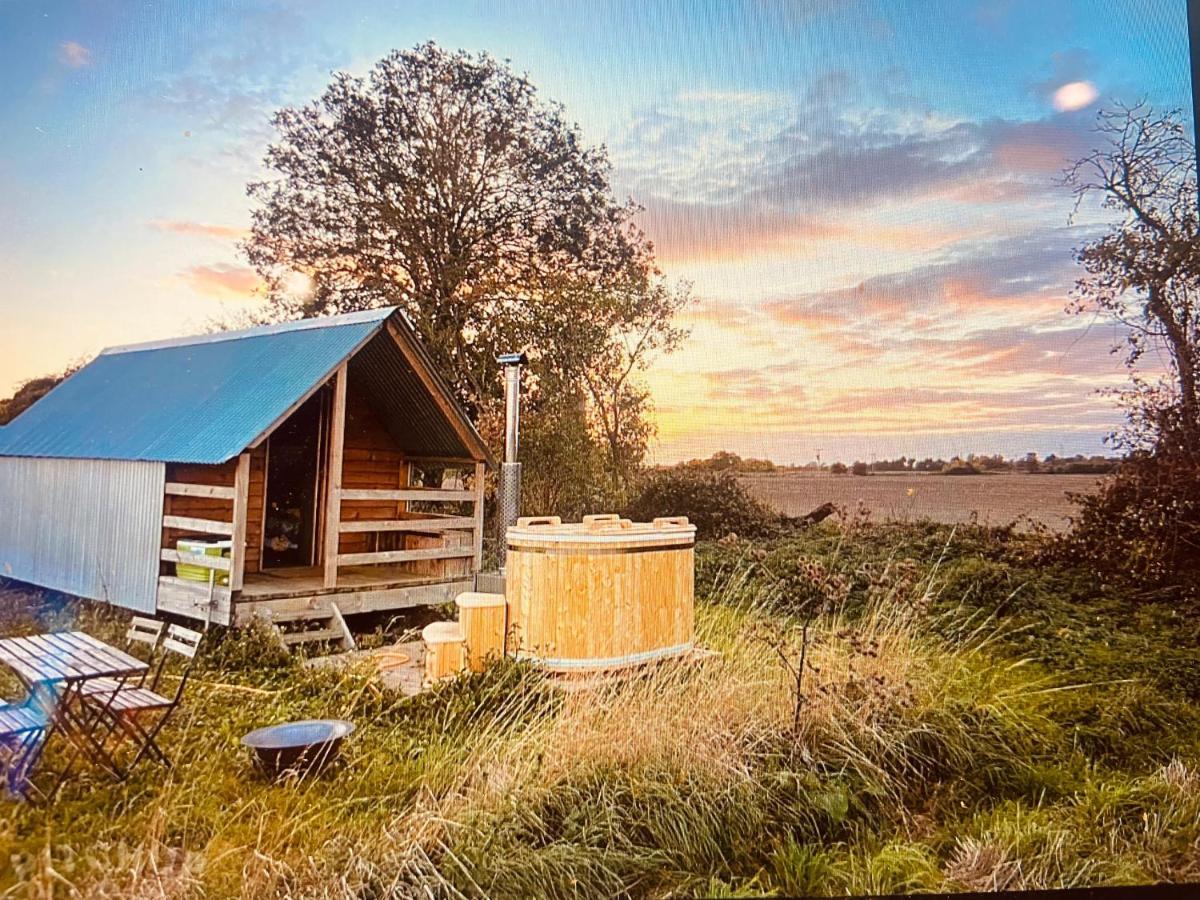 Fen Meadows Glamping - Luxury Cabins And Bell Tents Cambridge  Kültér fotó