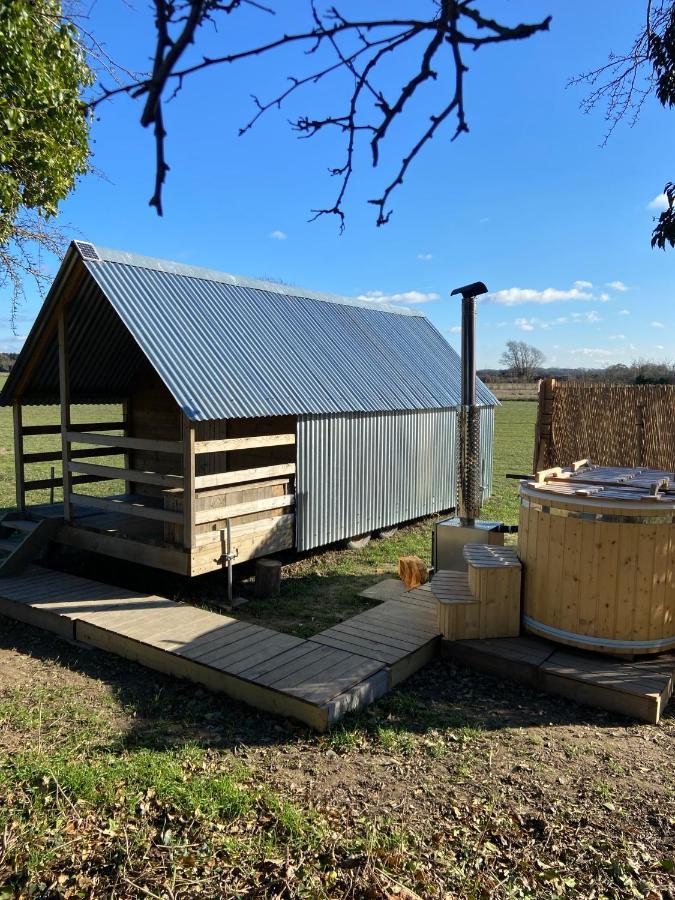 Fen Meadows Glamping - Luxury Cabins And Bell Tents Cambridge  Kültér fotó