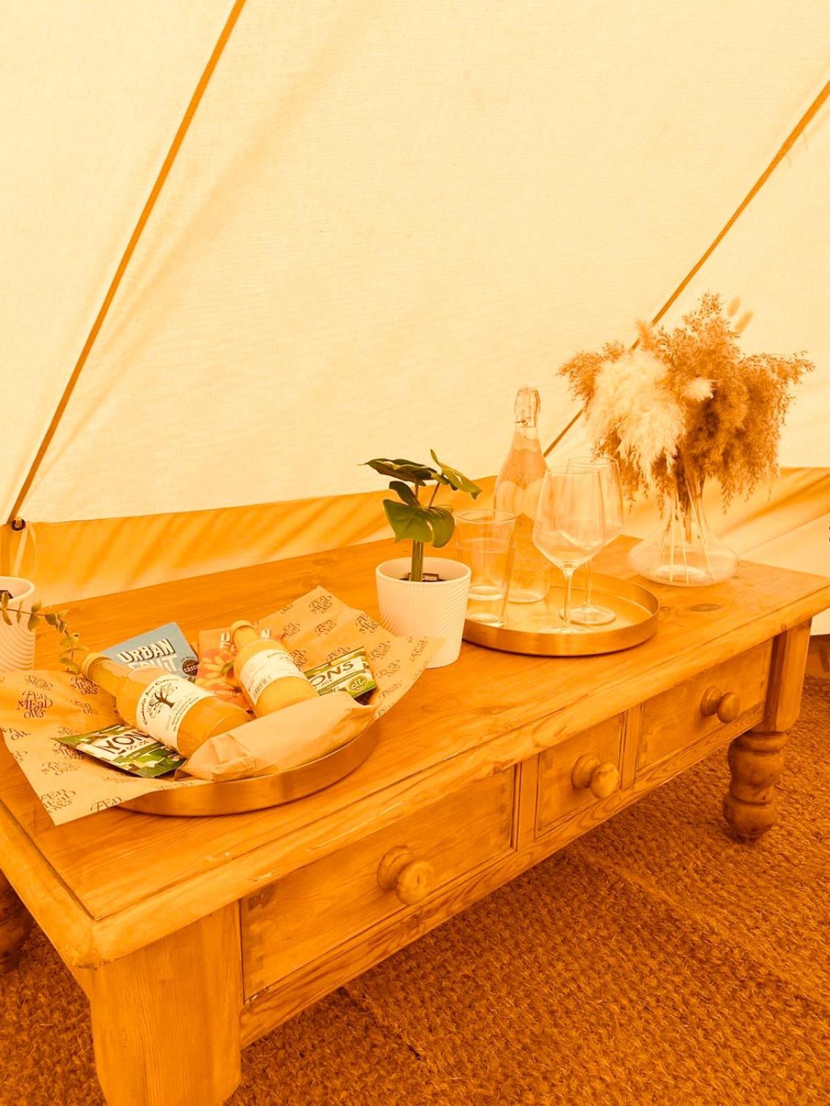 Fen Meadows Glamping - Luxury Cabins And Bell Tents Cambridge  Kültér fotó