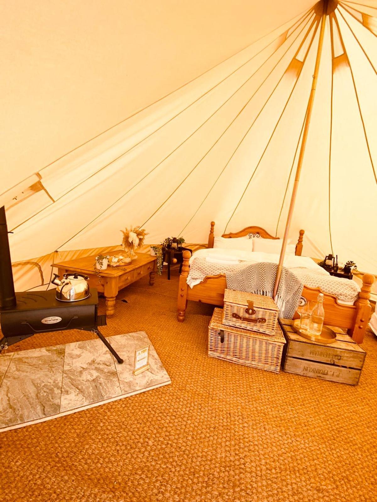 Fen Meadows Glamping - Luxury Cabins And Bell Tents Cambridge  Kültér fotó